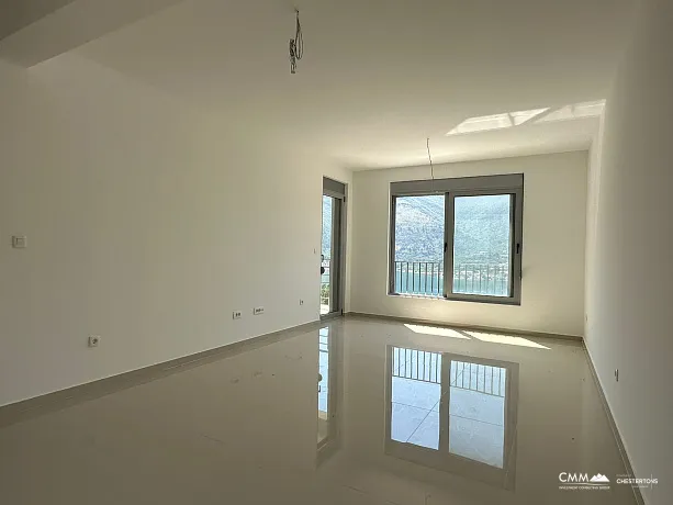 Dobrota'da 74 m² iki yatak odalı daire